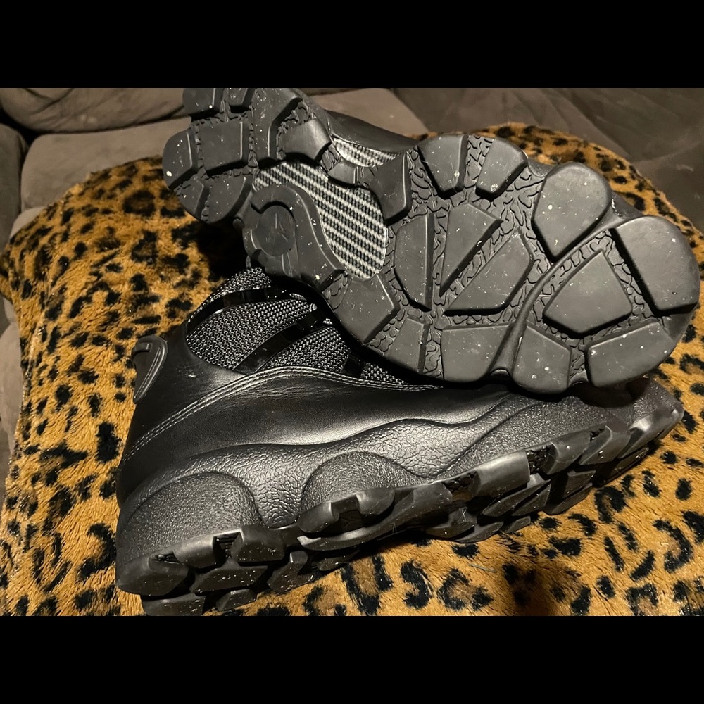 Jordan’s Winterized 6 Rings Black.